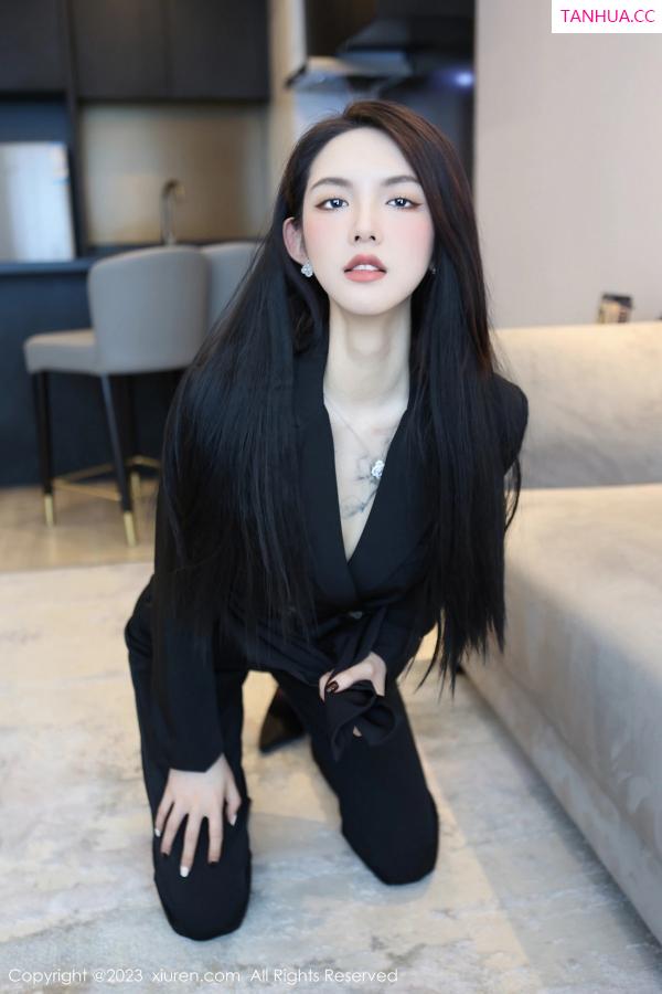   [XiuRen]高清写真图 2023.04.14 No.6576 乔一一 黑丝美腿第10张图片